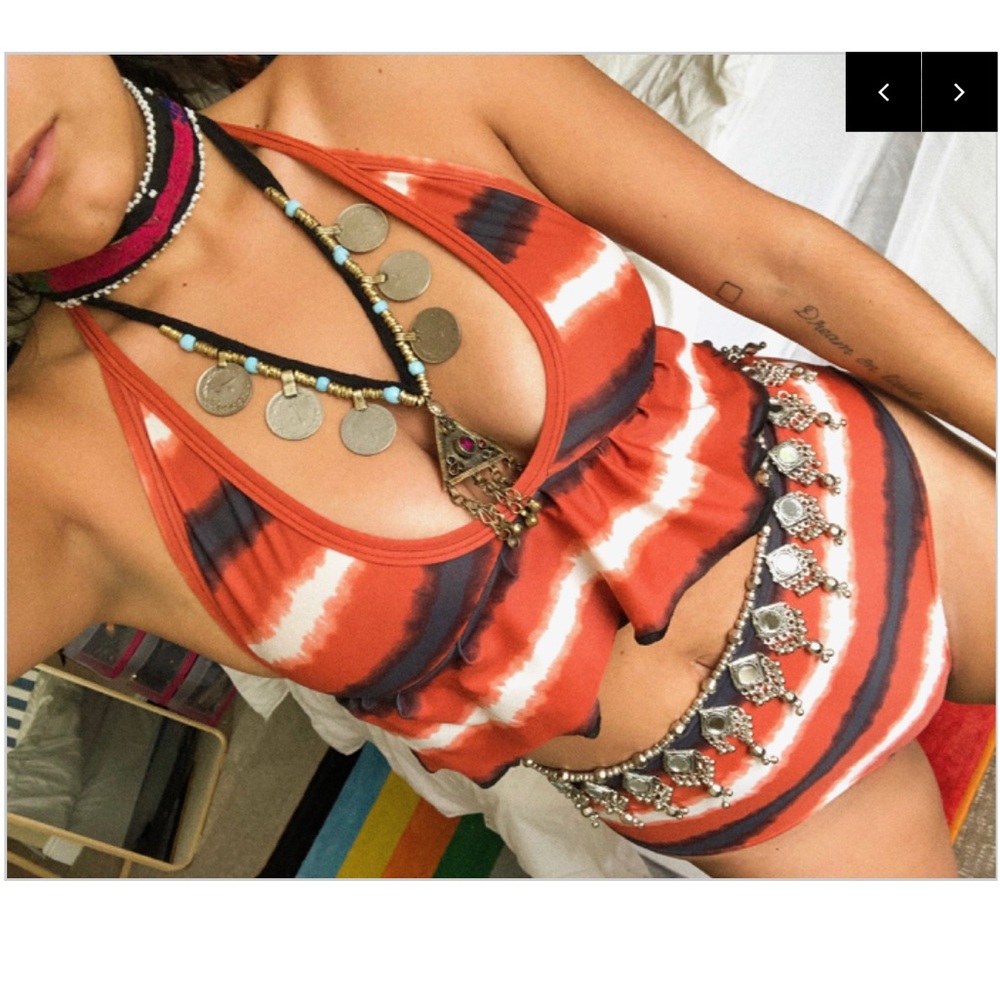 Rave with Mi Gente Sandstorm Ruffle Brallette